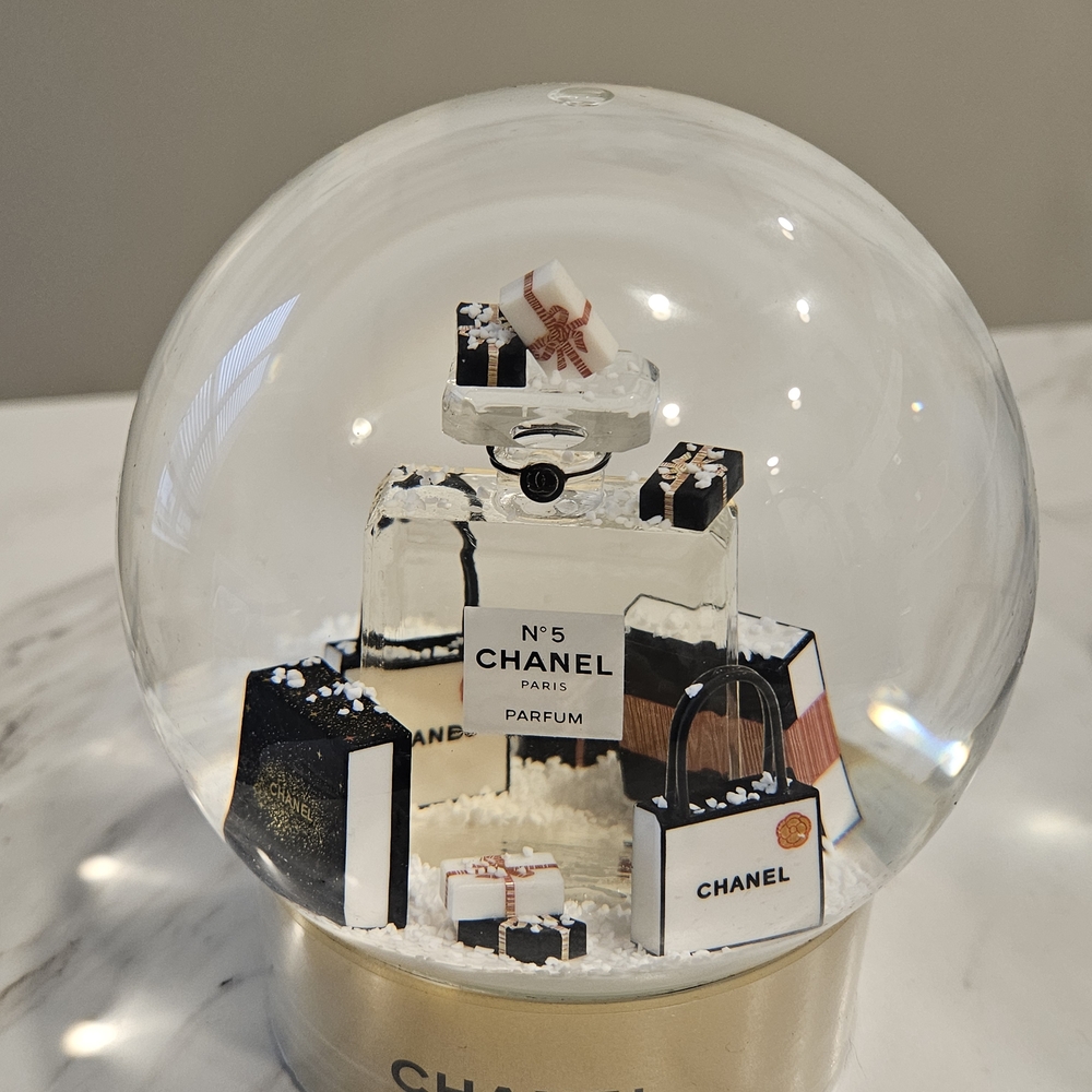 Chanel Snow #5 Gorgeous Snowglobe w/Box